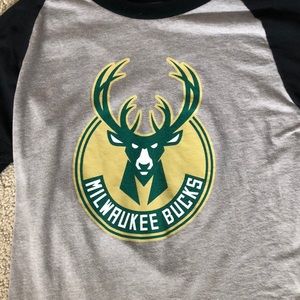 Milwaukee Bucks Youth XL Long Sleeve Shirt